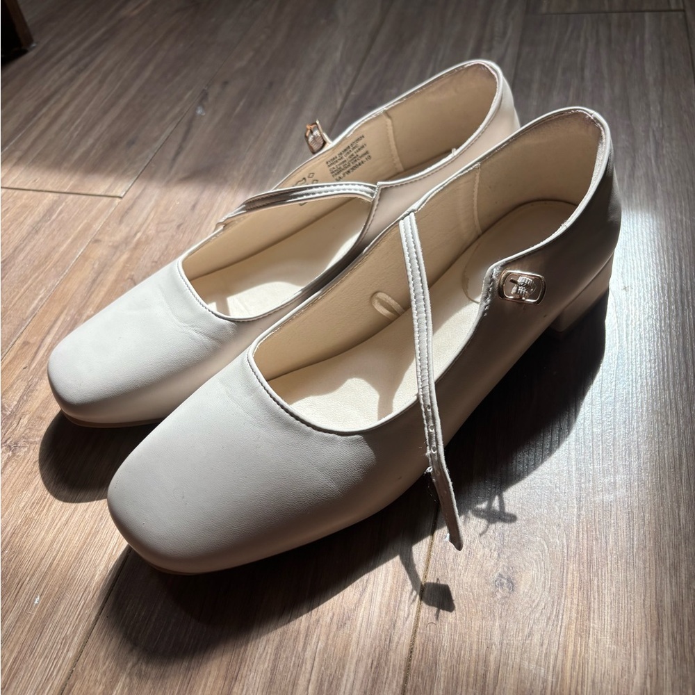 Ardene Cream Flats with Classic Design